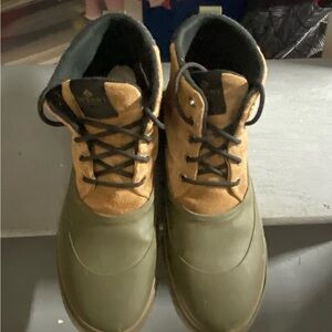 Sperry winter snow and rain shoes.  Size 12